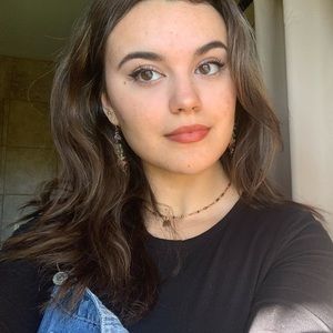 Meet your Posher, Alejandra